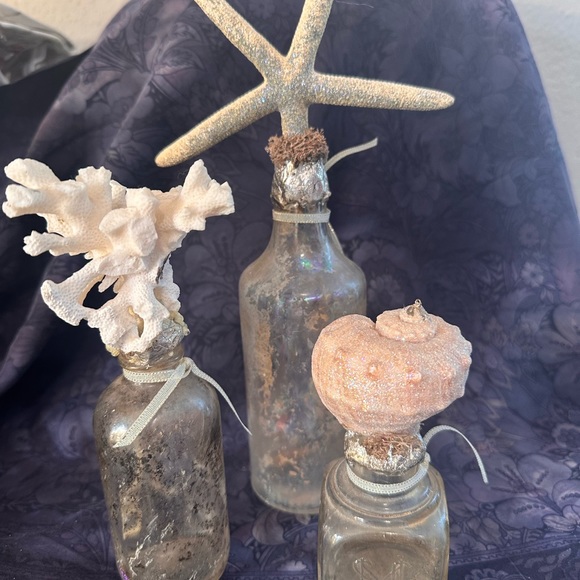 Set of 3 vintage bottled fused with  beautiful seashells. - Picture 4 of 6